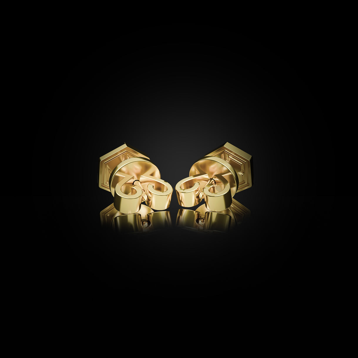Hear You Mini Studs in Bravura Yellow Gold – butterfly back view of 750 gold earrings for leaders who shine, handcrafted by Naude Bourn. Sustainable gold jewelry, ethical jewelry, handcrafted artisan jewelry, fine jewelry, high-end jewelry, and ethical luxury. A refined design from sustainable jewelry brands and a unique jewelry gift in yellow gold.